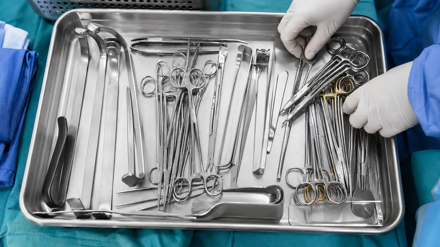 Reference tray photo showing a set of similar-looking surgical instruments